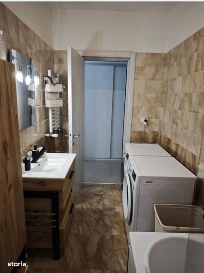 Apartament cu 3 camere semidecomandat în Găvana