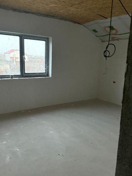 Casă cu 4 camere în Costi