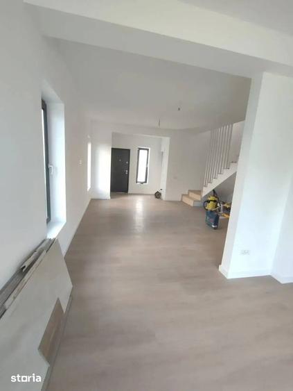 Casă cu 4 camere decomandat cu Teren 153 Mp în Industriilor