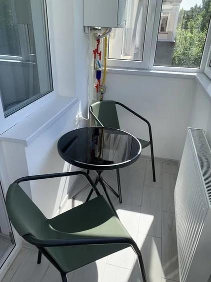 Apartament cu 3 camere semidecomandat, mobilat în Universitate