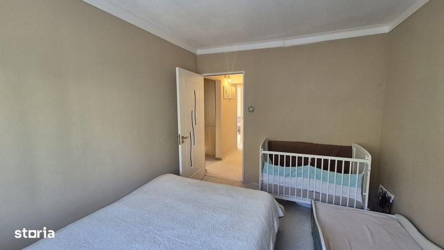 Apartament cu 4 camere decomandat în Central