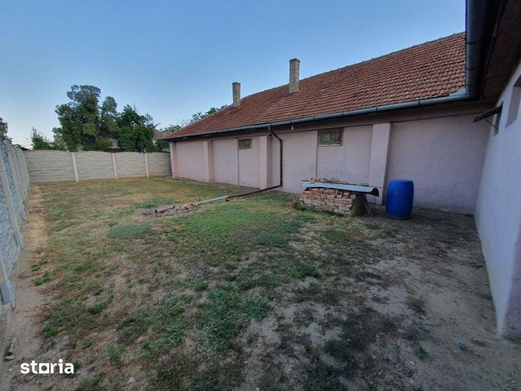 Spațiu comercial, de 382 mp, în Peciu Nou