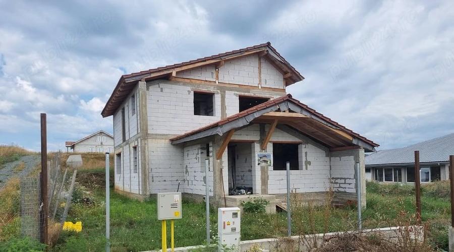 Casă cu Teren 600 Mp în Mintia