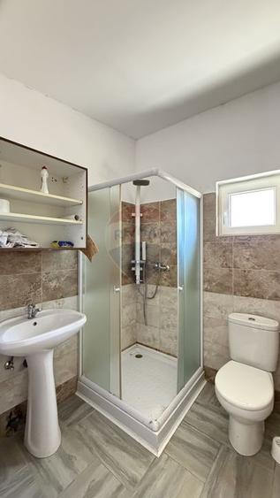 Casă cu 5 camere cu Teren 1000 Mp în Vest