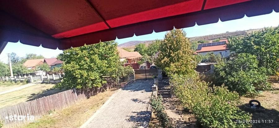 Casă cu 4 camere cu Teren 2259 Mp în Ghioroc