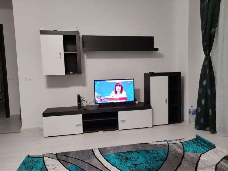 Apartament cu 2 camere decomandat în Roșu