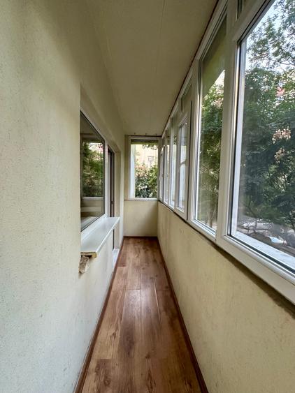Apartament cu 3 camere decomandat în Tei