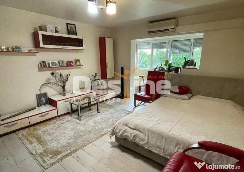 Apartament cu 3 camere decomandat în Dâmbovița