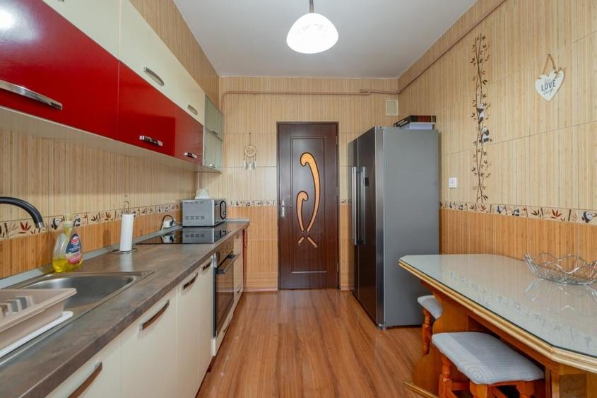 Apartament cu 3 camere decomandat, mobilat în Dacia