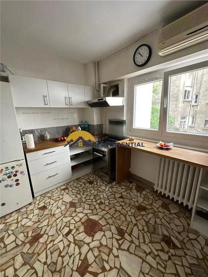 Apartament cu 4 camere decomandat, mobilat în Calea Victoriei