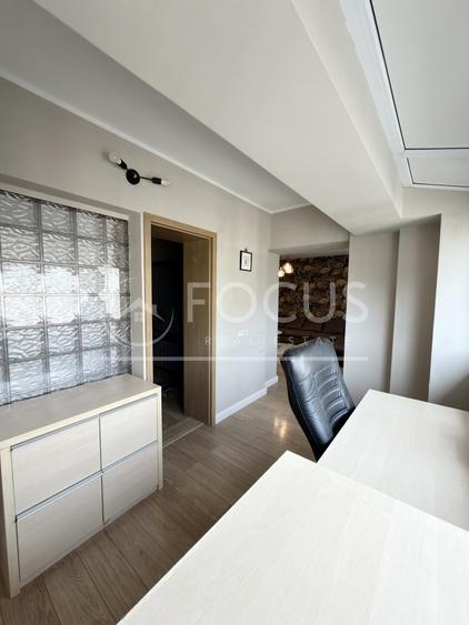 Apartament cu 4 camere semidecomandat, mobilat în P-ța Victoriei