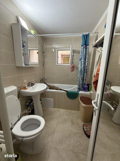 Apartament cu 3 camere decomandat în Calarași 4