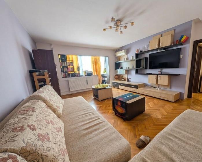 Apartament cu 4 camere decomandat, mobilat în Steaua