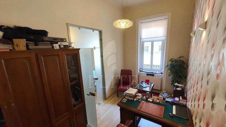 Apartament cu 3 camere semidecomandat în Central