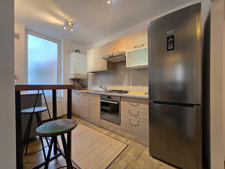 Apartament cu 4 camere decomandat în Dorobanți