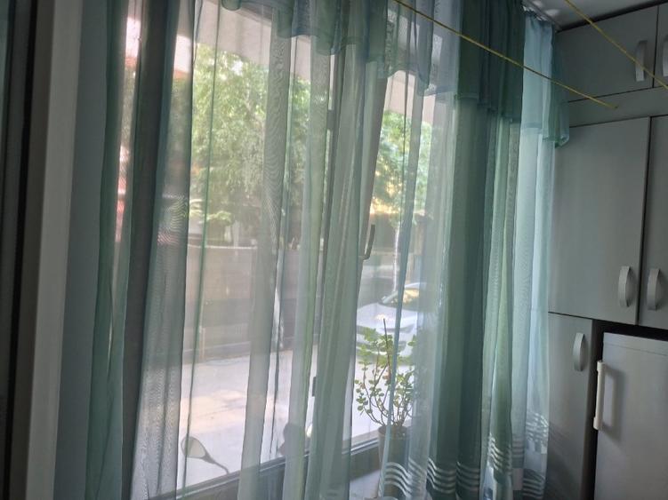 Apartament cu 2 camere semidecomandat, mobilat în Roșu