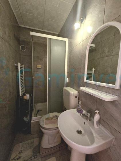 Casă individuală cu 8 camere cu Canalizare în Sânmartin