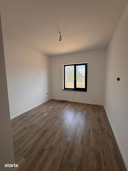 Casă cu 3 camere cu Teren 334 Mp în Moșnița Nouă
