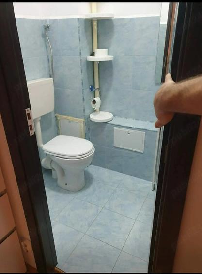 Apartament cu 3 camere semidecomandat în Berceni