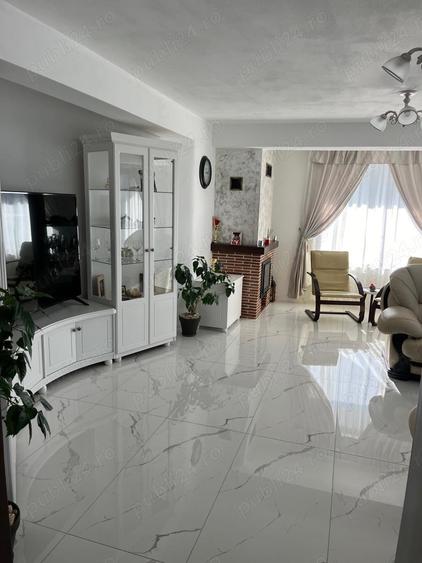 Casă cu 5 camere în Dezmir