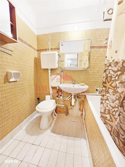 Apartament cu 4 camere decomandat în Drumul Taberei