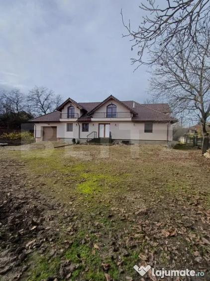 Casă cu 5 camere cu Teren 1590 Mp în Luna