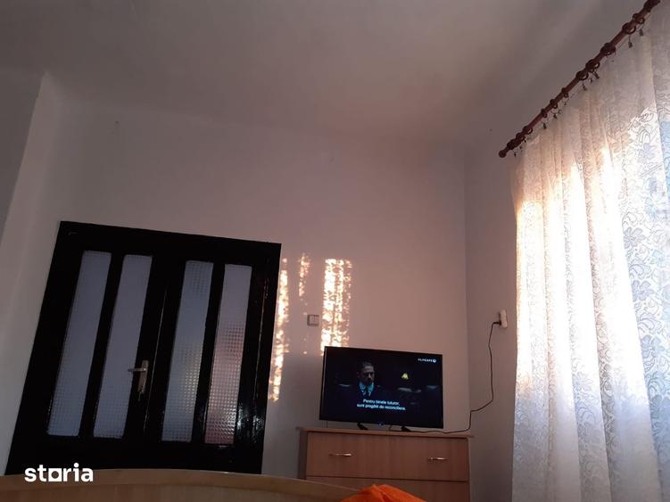 Casă cu 9 camere cu Canalizare în Buteni