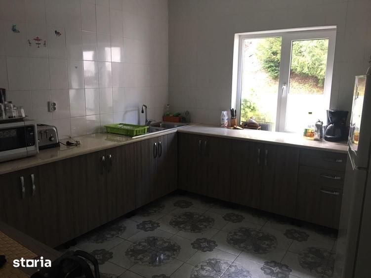 Casă cu 10 camere cu Teren 1100 Mp în Central