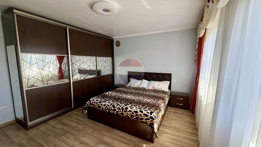Casă individuală cu 4 camere cu Teren 1000 Mp în Periferie