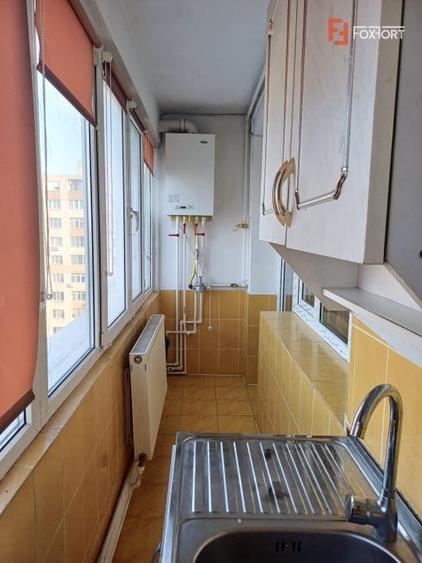 Apartament cu 3 camere decomandat, mobilat în Complex Studențesc