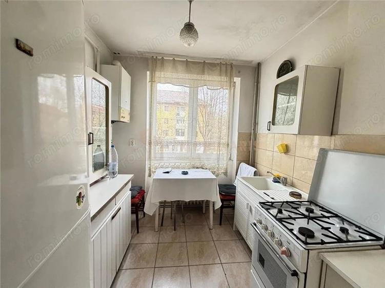 Apartament cu 2 camere semidecomandat în Independenței