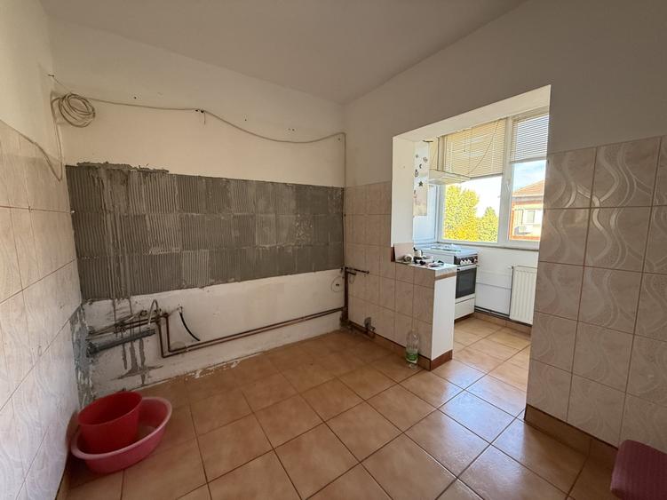 Apartament cu 3 camere decomandat în Soarelui