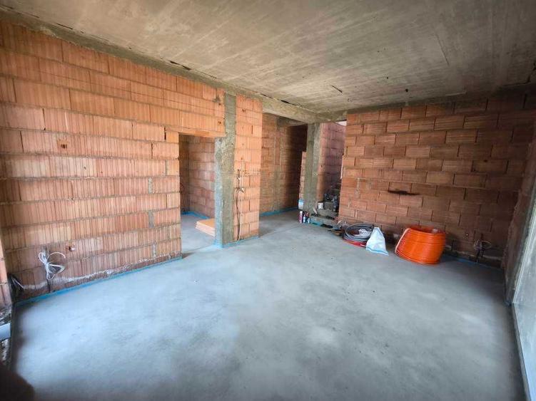 Casă cu 4 camere cu Teren 500 Mp în Exterior Vest