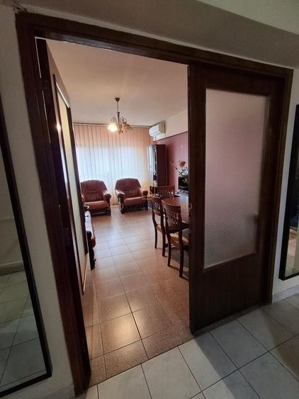 Apartament cu 4 camere decomandat în Rahova