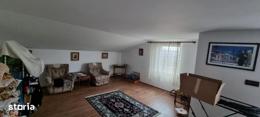 Casă cu 4 camere cu Teren 1400 Mp în Mihai Eminescu