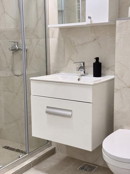 Apartament cu 2 camere decomandat, mobilat în Central