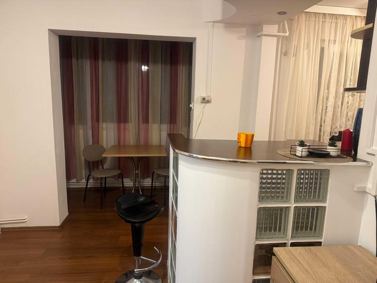 Apartament cu 2 camere semidecomandat în Dâmbu Pietros