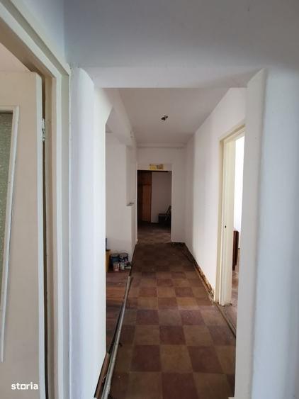 Apartament cu 4 camere decomandat în Central