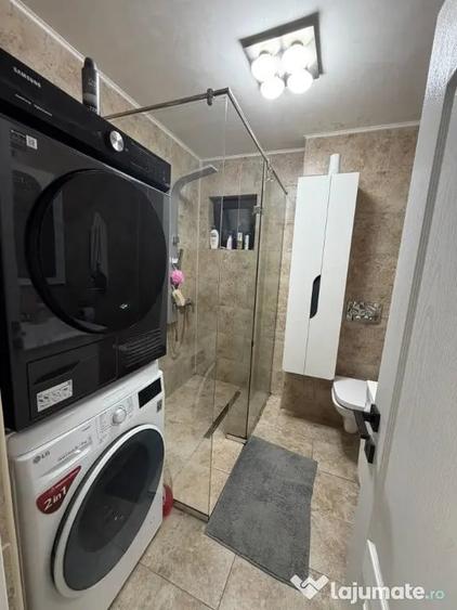 Apartament cu 3 camere semidecomandat în Independenței