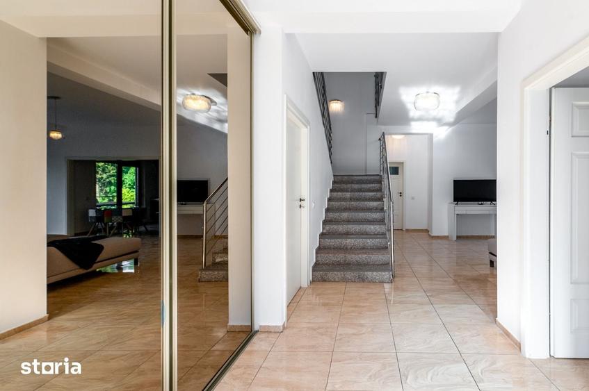 Casă cu 5 camere cu Teren 550 Mp în Agigea