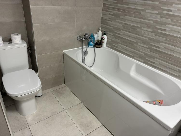 Apartament cu 4 camere decomandat, mobilat în Drumul Taberei