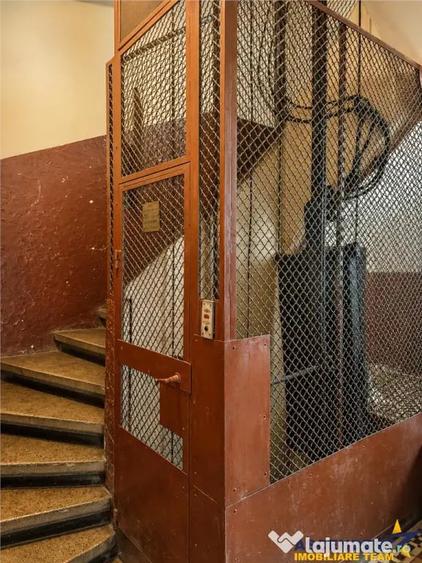 Apartament cu 2 camere semidecomandat în Centrul Civic
