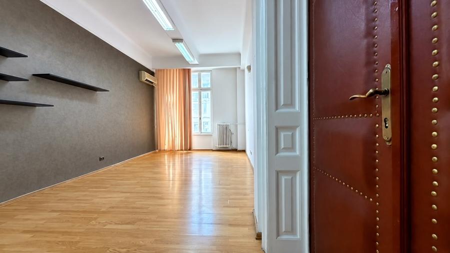 Apartament cu 6 camere decomandat în Cișmigiu