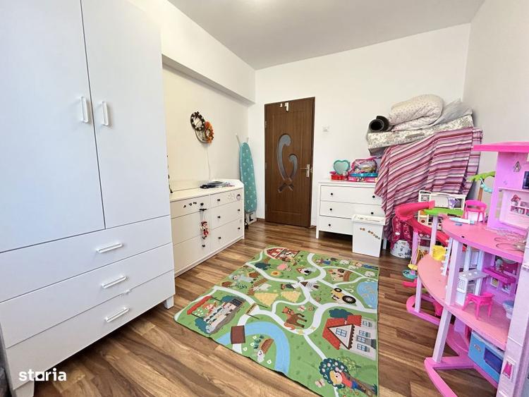 Apartament cu 3 camere decomandat, mobilat în Titan