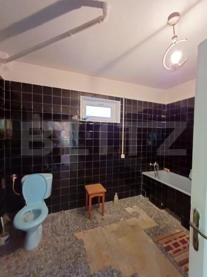 Casă individuală cu 7 camere cu Canalizare în Nord-Vest