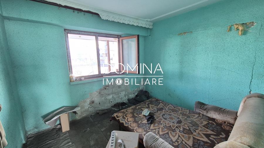 Vânzare apartament 3 camere, etaj 1, situat în Rovinari, strada Minerilor - 8