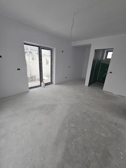 Casă individuală cu 4 camere cu Canalizare în Central