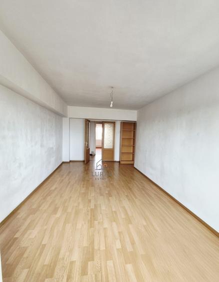 Apartament cu 4 camere decomandat în Poarta 6