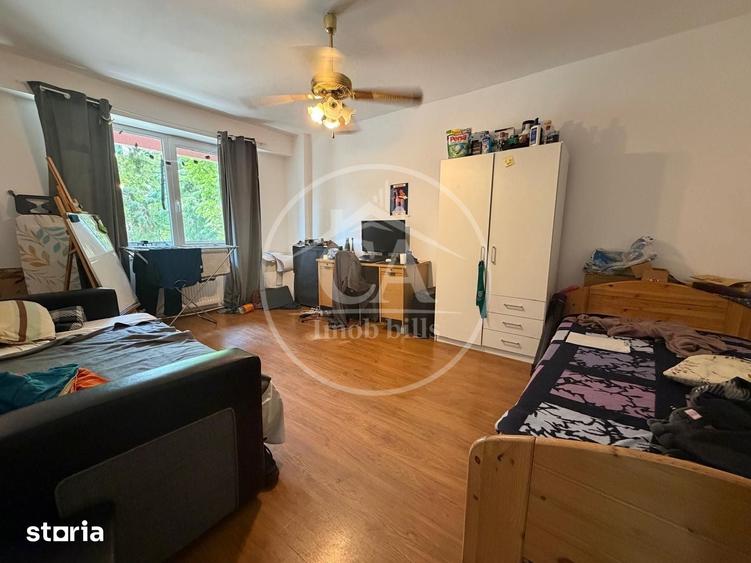 Apartament cu 4 camere decomandat în Decebal