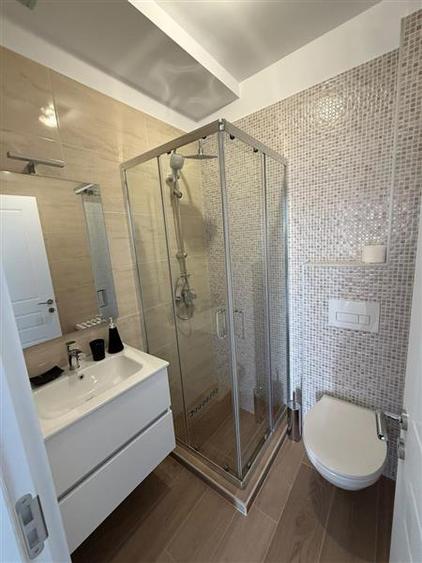 Apartament cu 3 camere decomandat, mobilat în Cristian